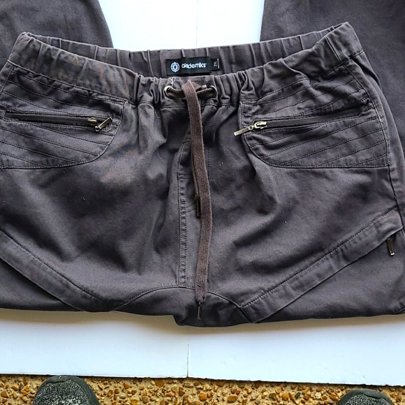 Akademiks Other - Akademiks Jogging Pants/2XL